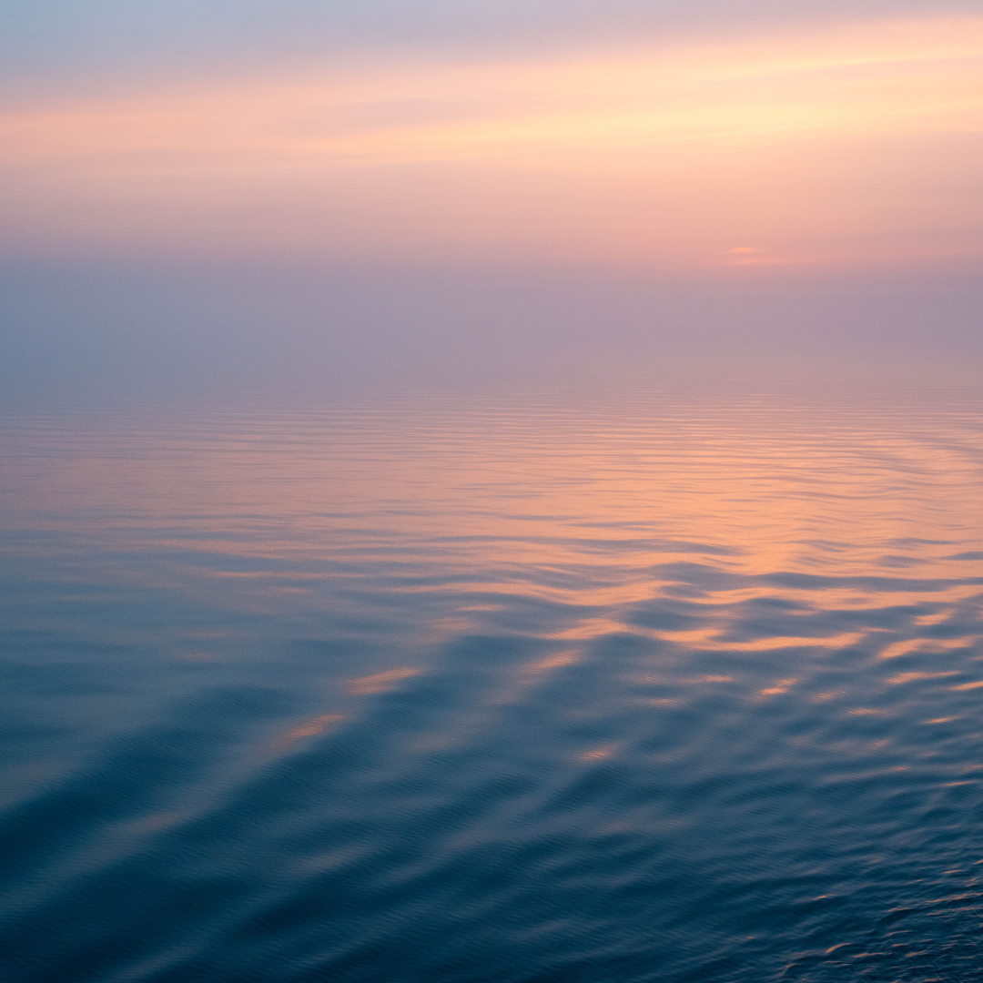 Ocea Clean refillable cleaning kit and eco-friendly tablets symbolising the ripple effect to save our oceans.
